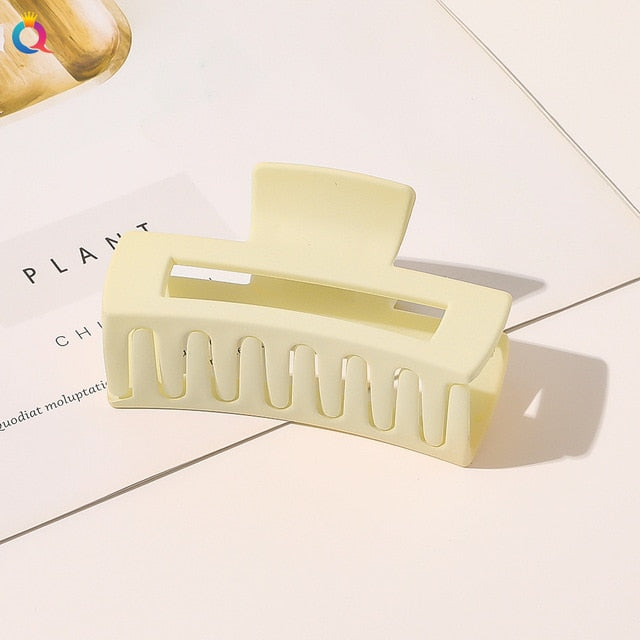 Frosted Hair Claw Clip – Everyday Hold for Curls & Coils