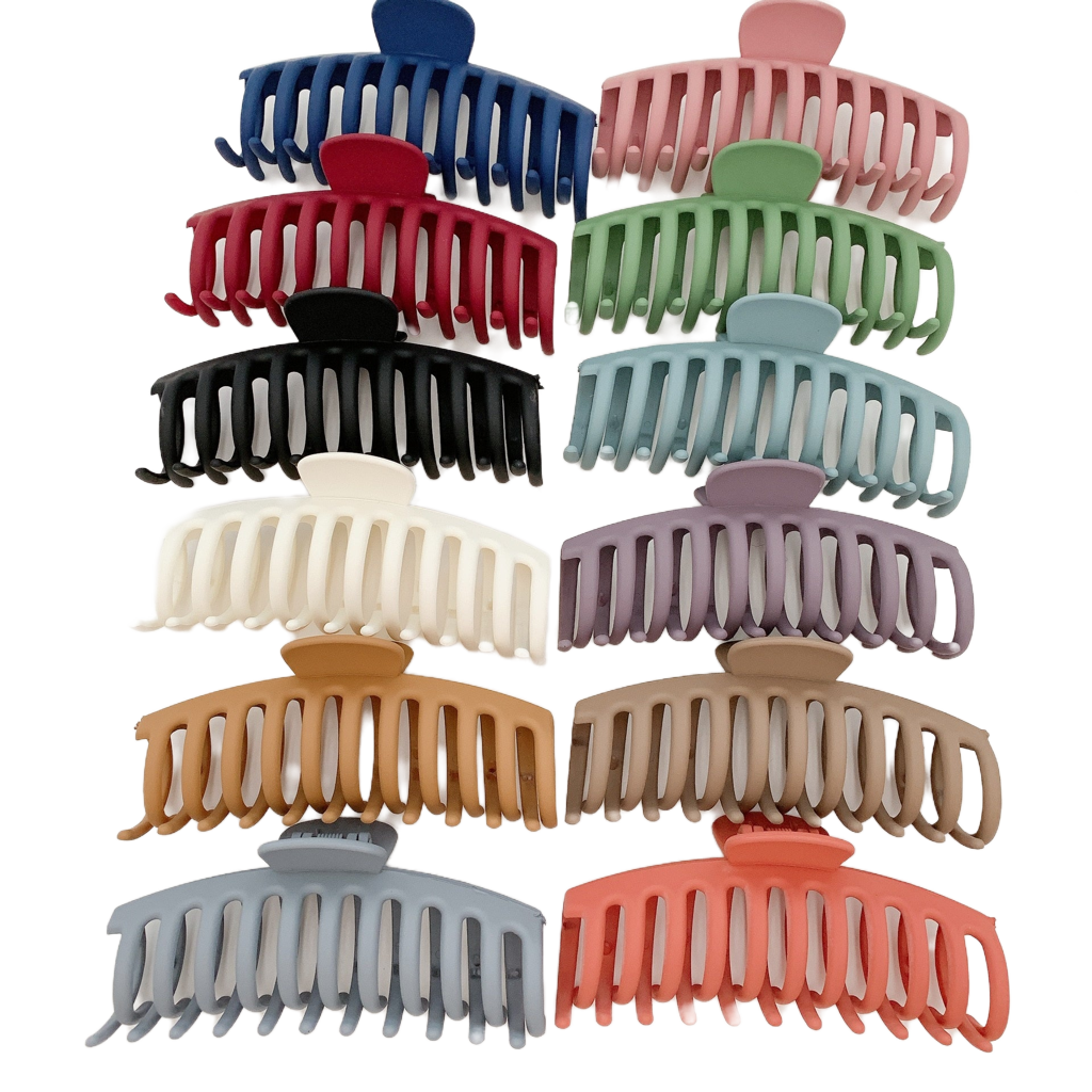 Shimmery silver jumbo acrylic hair claw clip for a touch of glamour.