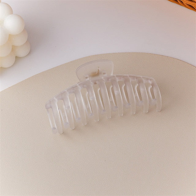 Crystal-clear jumbo acrylic hair claw clip for a clean look